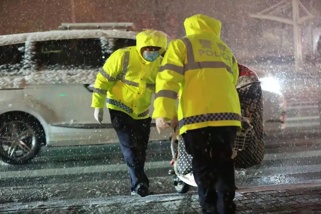 【警察死于疫情,疫情期间累死的警察】-第1张图片
