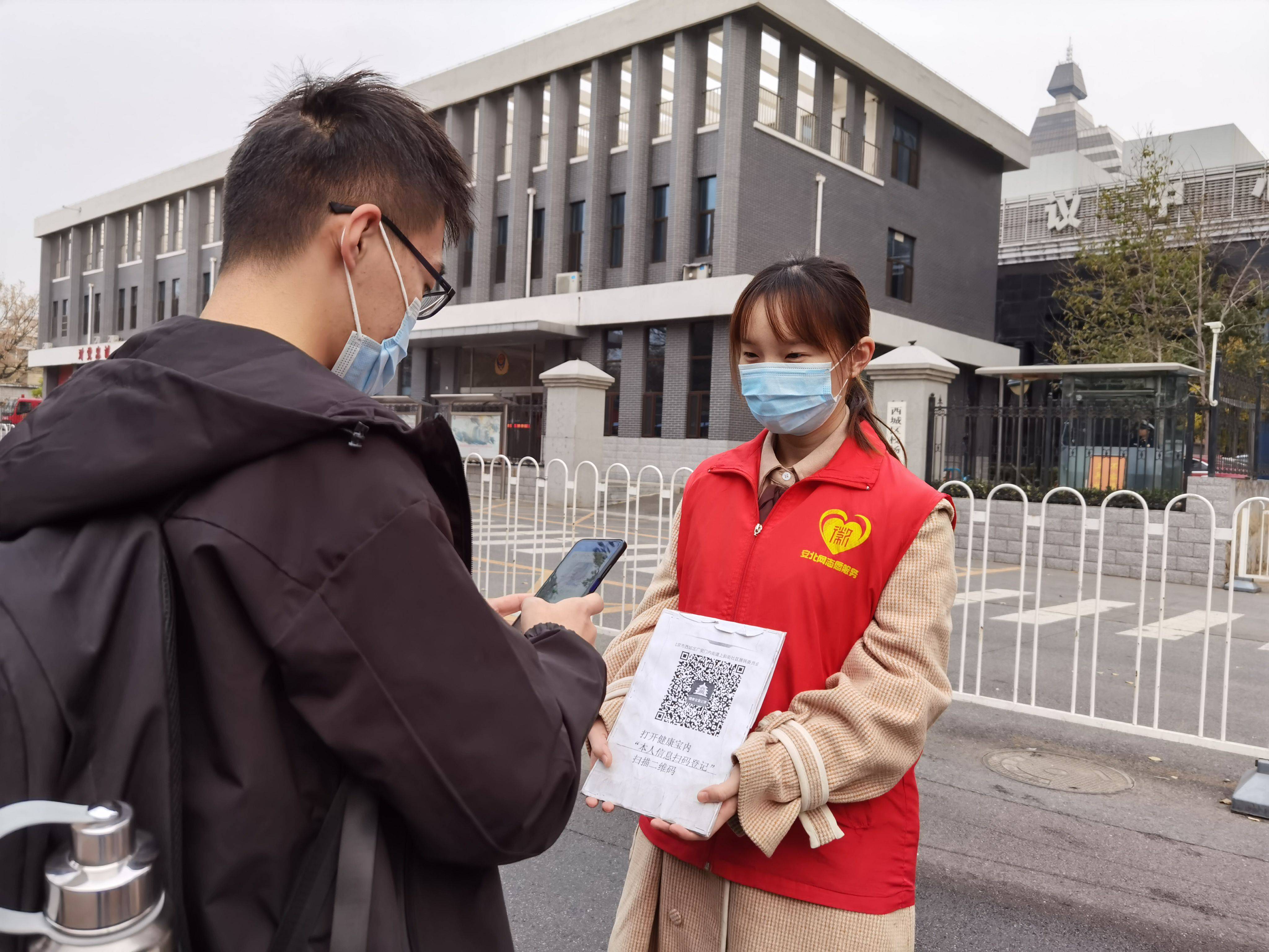 雨雪抗疫情(雨中抗疫)-第2张图片