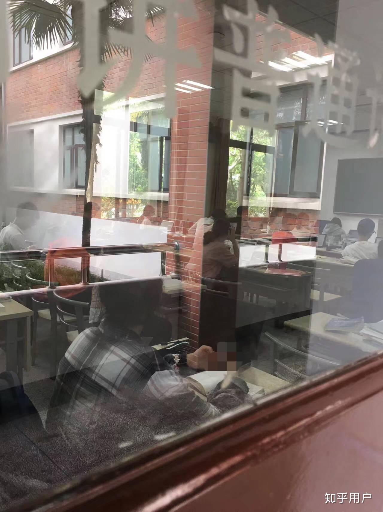 “大连8天215人感染:多人为大学生” 大连一大学生确诊？-第2张图片