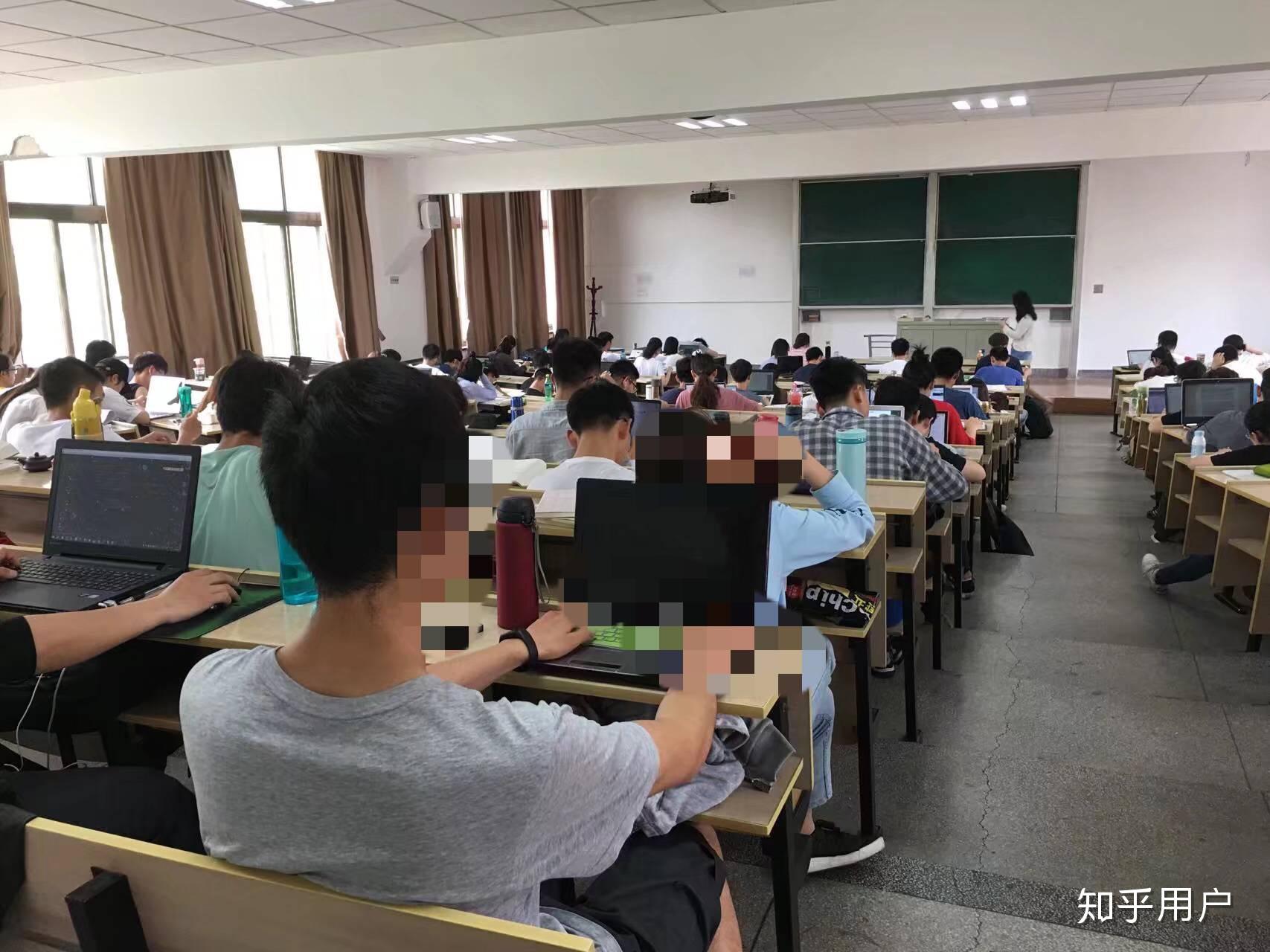 “大连8天215人感染:多人为大学生	” 大连一大学生确诊？-第1张图片