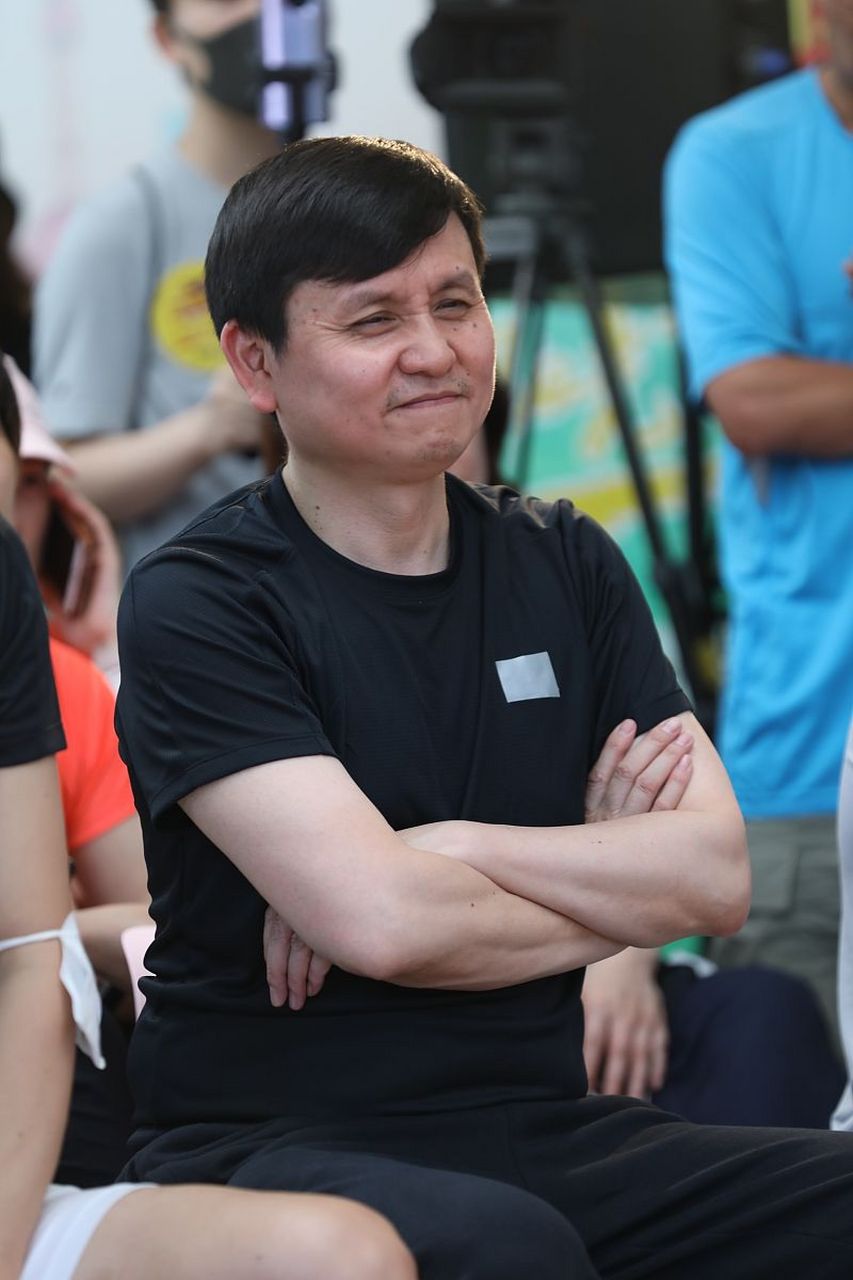 “张文宏称走出疫情已成定局” 张文宏疫情结束之时？-第3张图片